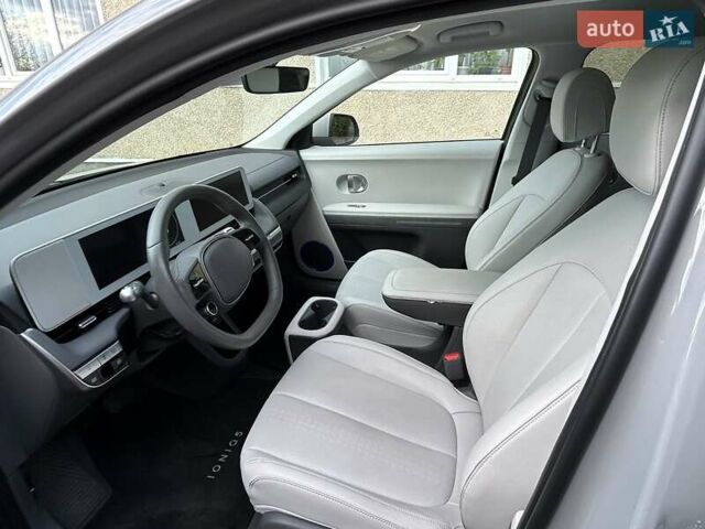 Сірий Хендай Ioniq 5, об'ємом двигуна 0 л та пробігом 30 тис. км за 25900 $, фото 17 на Automoto.ua