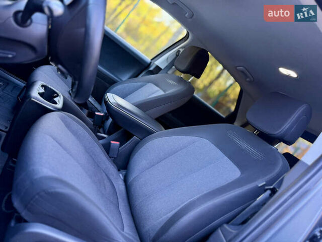 Серый Хендай Ioniq 5, объемом двигателя 0 л и пробегом 151 тыс. км за 21450 $, фото 43 на Automoto.ua