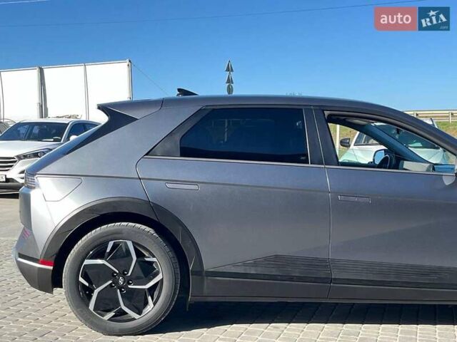 Серый Хендай Ioniq 5, объемом двигателя 0 л и пробегом 34 тыс. км за 26740 $, фото 11 на Automoto.ua