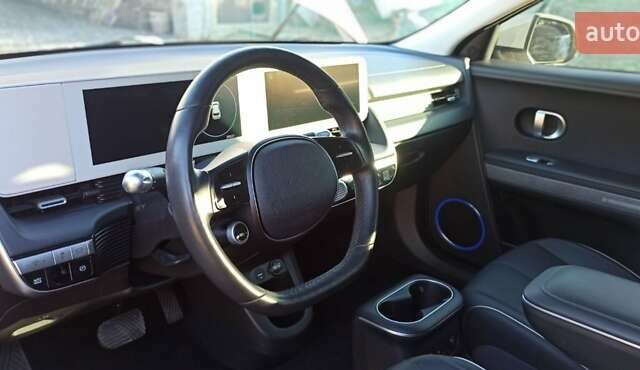 Серый Хендай Ioniq 5, объемом двигателя 0 л и пробегом 39 тыс. км за 23800 $, фото 4 на Automoto.ua