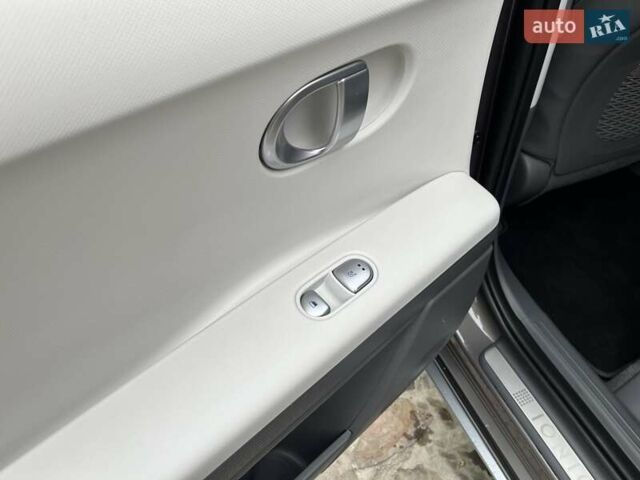 Серый Хендай Ioniq 5, объемом двигателя 0 л и пробегом 55 тыс. км за 24999 $, фото 28 на Automoto.ua