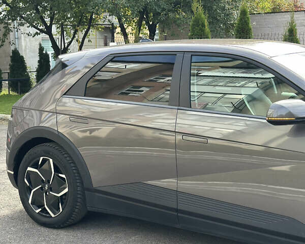 Серый Хендай Ioniq 5, объемом двигателя 0 л и пробегом 185 тыс. км за 23900 $, фото 33 на Automoto.ua