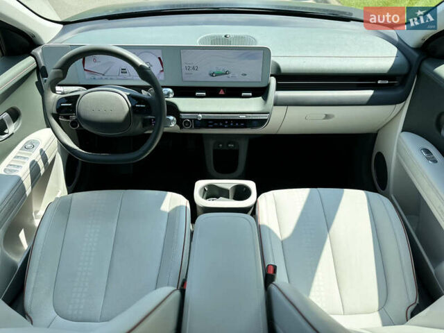 Серый Хендай Ioniq 5, объемом двигателя 0 л и пробегом 1 тыс. км за 27900 $, фото 8 на Automoto.ua