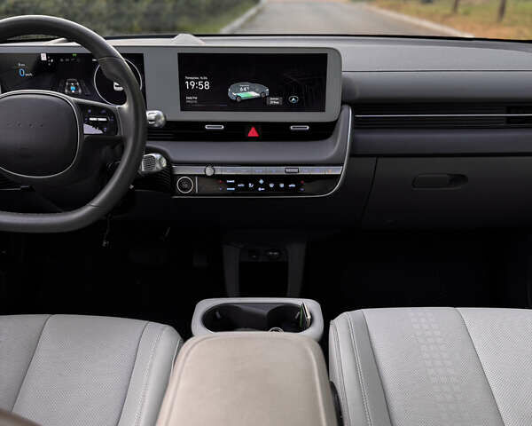 Серый Хендай Ioniq 5, объемом двигателя 0 л и пробегом 35 тыс. км за 29000 $, фото 57 на Automoto.ua