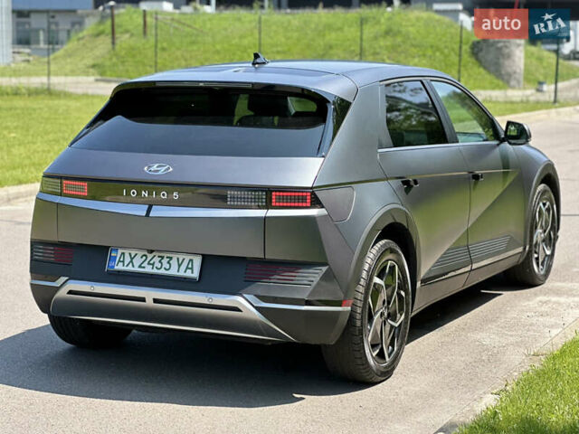 Серый Хендай Ioniq 5, объемом двигателя 0 л и пробегом 1 тыс. км за 27900 $, фото 5 на Automoto.ua