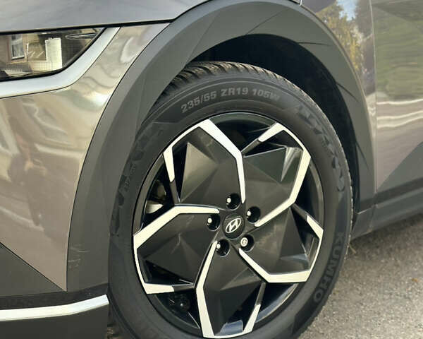 Серый Хендай Ioniq 5, объемом двигателя 0 л и пробегом 185 тыс. км за 23900 $, фото 16 на Automoto.ua