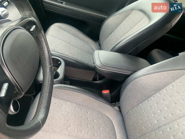 Серый Хендай Ioniq 5, объемом двигателя 0 л и пробегом 113 тыс. км за 23800 $, фото 7 на Automoto.ua