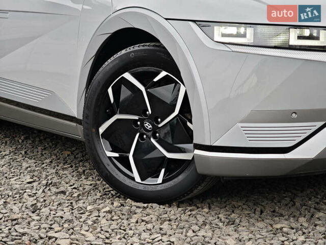 Серый Хендай Ioniq 5, объемом двигателя 0 л и пробегом 61 тыс. км за 29000 $, фото 9 на Automoto.ua