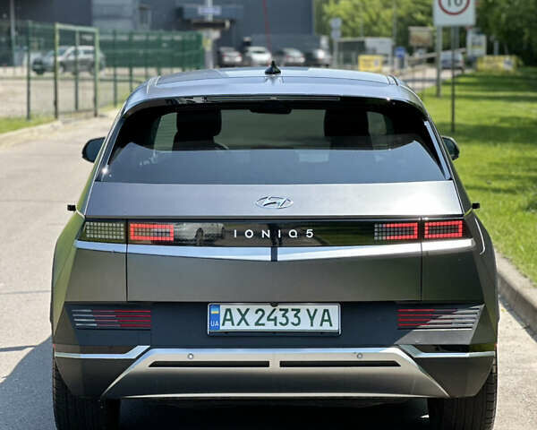 Серый Хендай Ioniq 5, объемом двигателя 0 л и пробегом 1 тыс. км за 27900 $, фото 4 на Automoto.ua