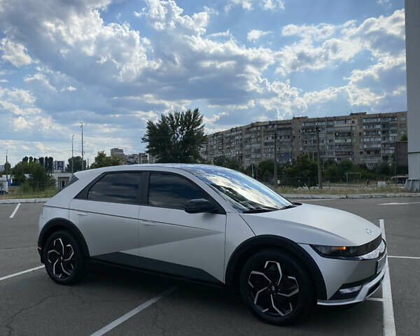 Серый Хендай Ioniq 5, объемом двигателя 0 л и пробегом 28 тыс. км за 27000 $, фото 7 на Automoto.ua