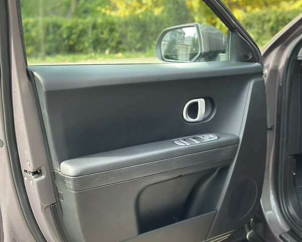 Серый Хендай Ioniq 5, объемом двигателя 0 л и пробегом 185 тыс. км за 23900 $, фото 55 на Automoto.ua