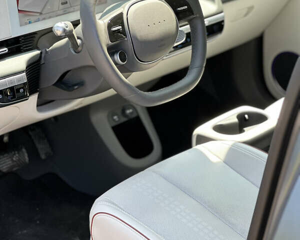 Серый Хендай Ioniq 5, объемом двигателя 0 л и пробегом 1 тыс. км за 27900 $, фото 7 на Automoto.ua