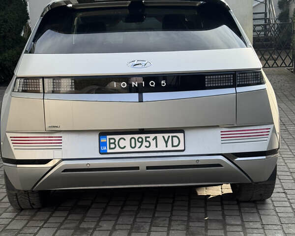 Серый Хендай Ioniq 5, объемом двигателя 0 л и пробегом 36 тыс. км за 24500 $, фото 2 на Automoto.ua