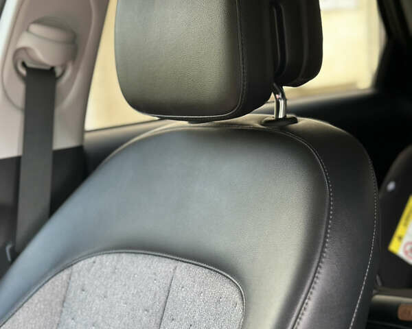 Серый Хендай Ioniq 5, объемом двигателя 0 л и пробегом 185 тыс. км за 23900 $, фото 74 на Automoto.ua