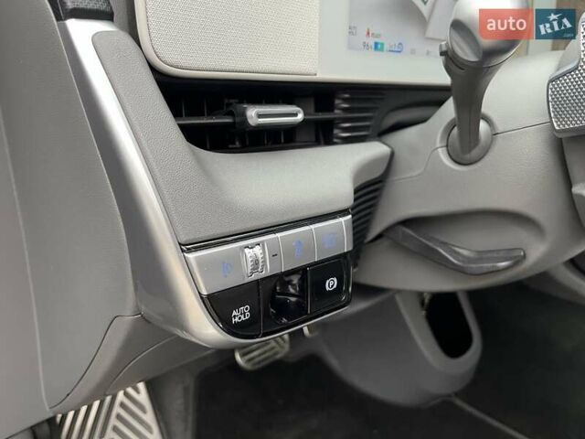 Серый Хендай Ioniq 5, объемом двигателя 0 л и пробегом 55 тыс. км за 24999 $, фото 44 на Automoto.ua