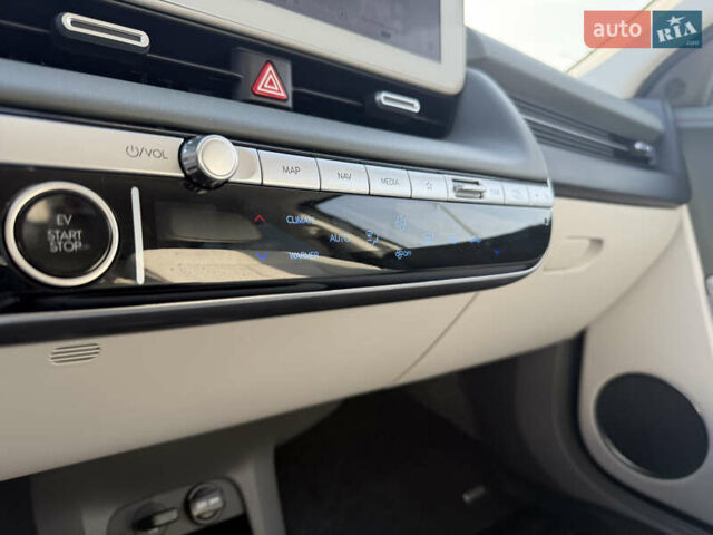 Серый Хендай Ioniq 5, объемом двигателя 0 л и пробегом 19 тыс. км за 28500 $, фото 13 на Automoto.ua