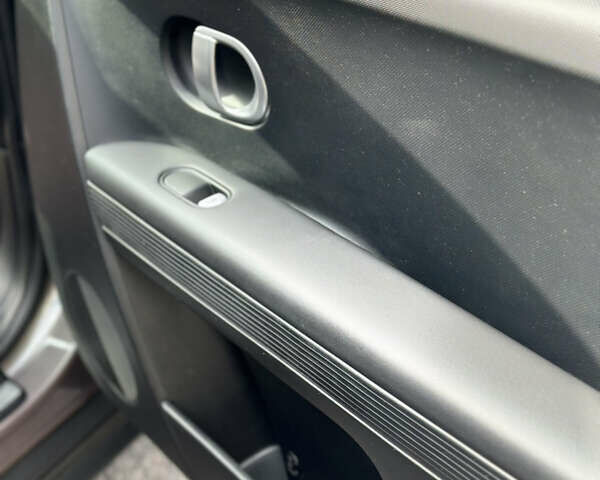 Серый Хендай Ioniq 5, объемом двигателя 0 л и пробегом 185 тыс. км за 23900 $, фото 59 на Automoto.ua