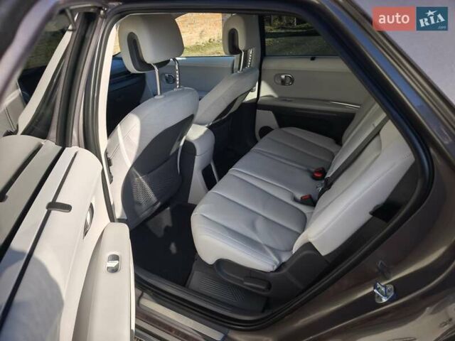 Серый Хендай Ioniq 5, объемом двигателя 0 л и пробегом 38 тыс. км за 31500 $, фото 4 на Automoto.ua