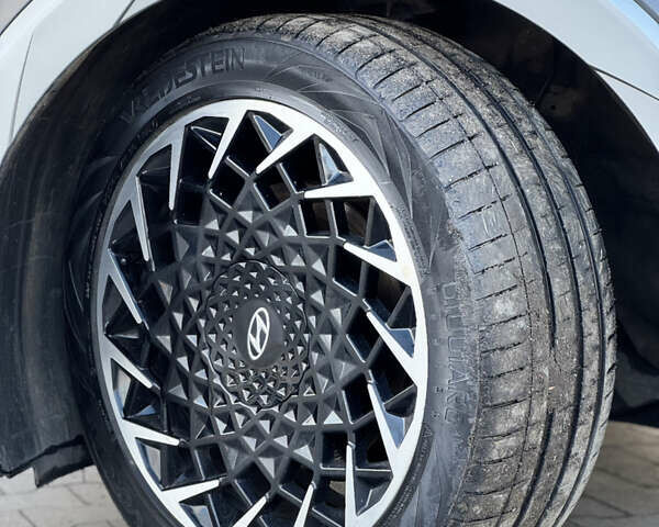 Серый Хендай Ioniq 5, объемом двигателя 0 л и пробегом 73 тыс. км за 24999 $, фото 10 на Automoto.ua