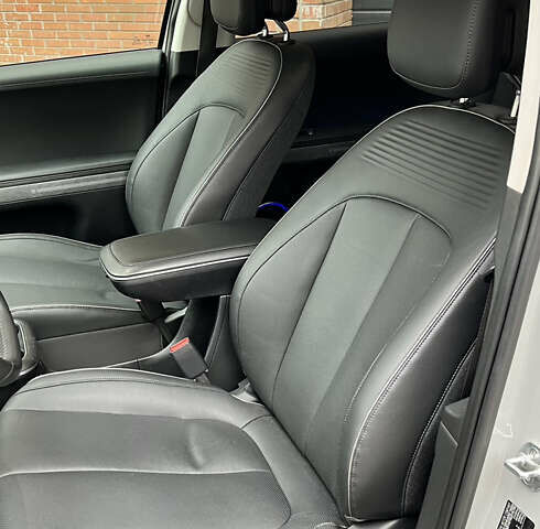 Серый Хендай Ioniq 5, объемом двигателя 0 л и пробегом 163 тыс. км за 22999 $, фото 23 на Automoto.ua