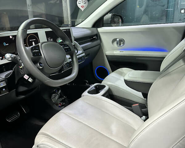 Сірий Хендай Ioniq 5, об'ємом двигуна 0 л та пробігом 105 тис. км за 33000 $, фото 8 на Automoto.ua