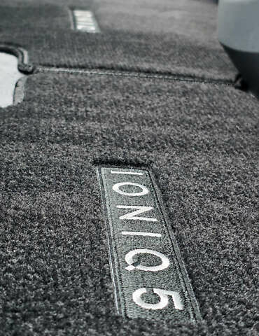 Серый Хендай Ioniq 5, объемом двигателя 0 л и пробегом 86 тыс. км за 26000 $, фото 14 на Automoto.ua