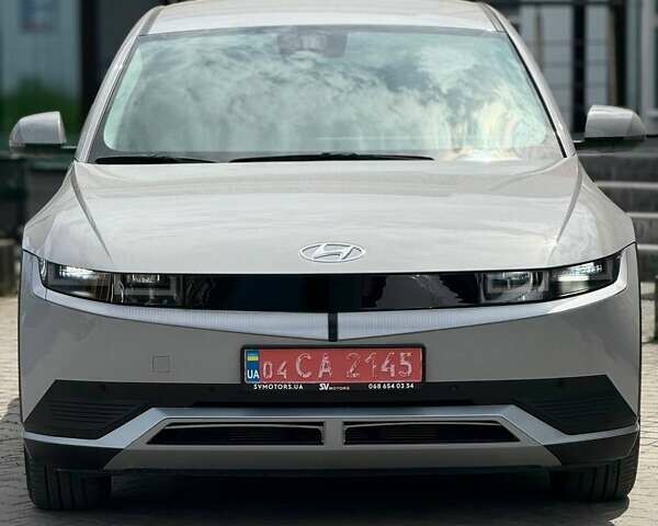 Серый Хендай Ioniq 5, объемом двигателя 0 л и пробегом 56 тыс. км за 26900 $, фото 3 на Automoto.ua