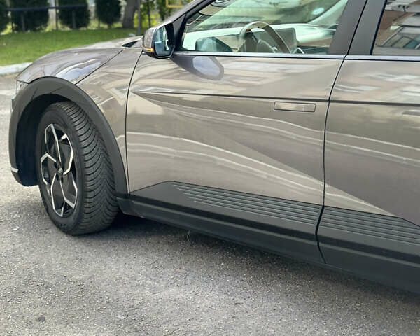 Серый Хендай Ioniq 5, объемом двигателя 0 л и пробегом 185 тыс. км за 23900 $, фото 17 на Automoto.ua