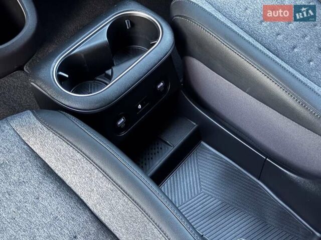 Сірий Хендай Ioniq 5, об'ємом двигуна 0 л та пробігом 120 тис. км за 21500 $, фото 60 на Automoto.ua