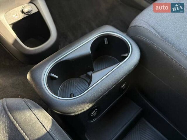 Серый Хендай Ioniq 5, объемом двигателя 0 л и пробегом 90 тыс. км за 23500 $, фото 61 на Automoto.ua