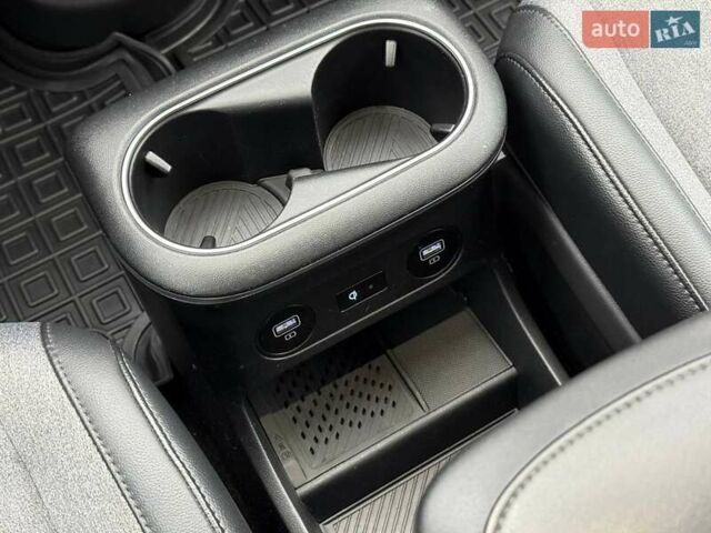 Сірий Хендай Ioniq 5, об'ємом двигуна 0 л та пробігом 43 тис. км за 29500 $, фото 34 на Automoto.ua