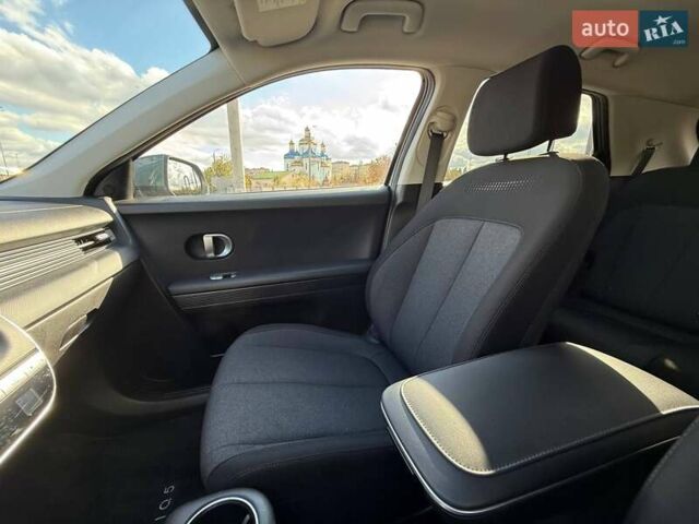 Серый Хендай Ioniq 5, объемом двигателя 0 л и пробегом 90 тыс. км за 23500 $, фото 63 на Automoto.ua