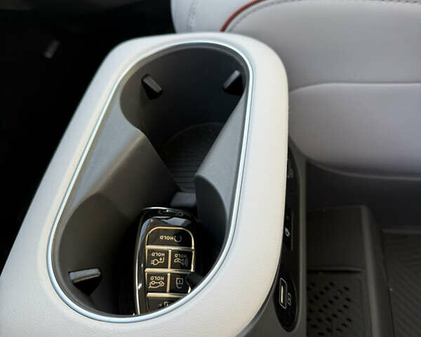Серый Хендай Ioniq 5, объемом двигателя 0 л и пробегом 19 тыс. км за 28500 $, фото 12 на Automoto.ua
