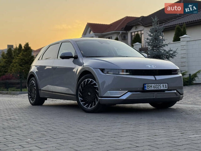 Серый Хендай Ioniq 5, объемом двигателя 0 л и пробегом 35 тыс. км за 29000 $, фото 2 на Automoto.ua