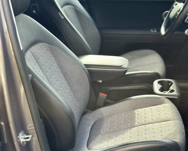 Серый Хендай Ioniq 5, объемом двигателя 0 л и пробегом 185 тыс. км за 23900 $, фото 78 на Automoto.ua