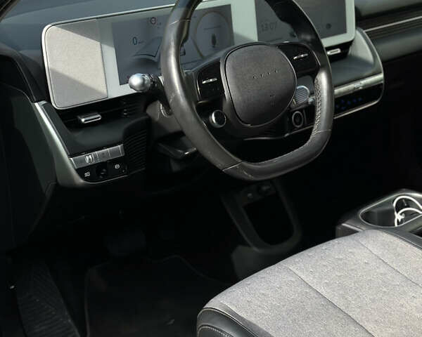 Серый Хендай Ioniq 5, объемом двигателя 0 л и пробегом 185 тыс. км за 23900 $, фото 62 на Automoto.ua