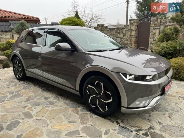 Серый Хендай Ioniq 5, объемом двигателя 0 л и пробегом 55 тыс. км за 24999 $, фото 3 на Automoto.ua