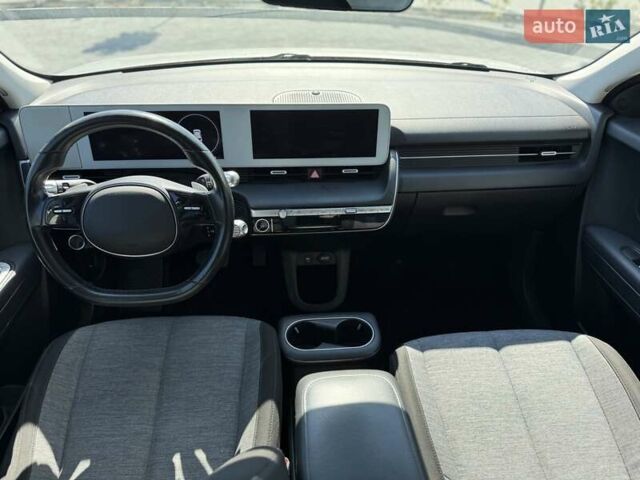 Серый Хендай Ioniq 5, объемом двигателя 0 л и пробегом 162 тыс. км за 20800 $, фото 6 на Automoto.ua