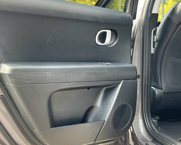 Серый Хендай Ioniq 5, объемом двигателя 0 л и пробегом 185 тыс. км за 23900 $, фото 56 на Automoto.ua