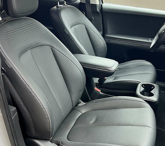 Серый Хендай Ioniq 5, объемом двигателя 0 л и пробегом 163 тыс. км за 22999 $, фото 27 на Automoto.ua