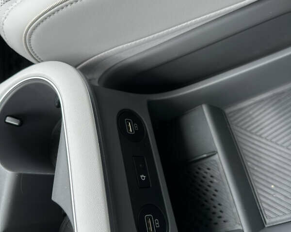 Серый Хендай Ioniq 5, объемом двигателя 0 л и пробегом 55 тыс. км за 29999 $, фото 55 на Automoto.ua