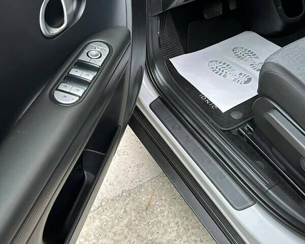 Сірий Хендай Ioniq 5, об'ємом двигуна 0 л та пробігом 151 тис. км за 22700 $, фото 62 на Automoto.ua