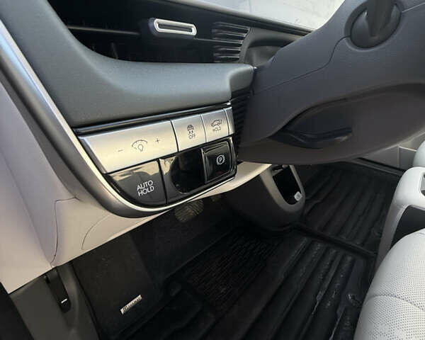 Серый Хендай Ioniq 5, объемом двигателя 0 л и пробегом 19 тыс. км за 28500 $, фото 9 на Automoto.ua