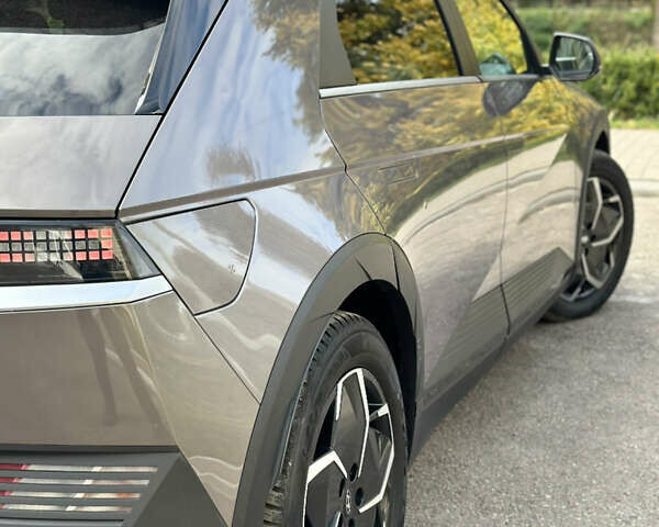 Серый Хендай Ioniq 5, объемом двигателя 0 л и пробегом 185 тыс. км за 23900 $, фото 26 на Automoto.ua