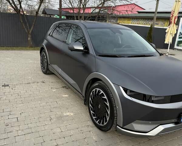 Серый Хендай Ioniq 5, объемом двигателя 0 л и пробегом 24 тыс. км за 41000 $, фото 3 на Automoto.ua