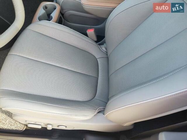Серый Хендай Ioniq 5, объемом двигателя 0 л и пробегом 91 тыс. км за 33400 $, фото 7 на Automoto.ua