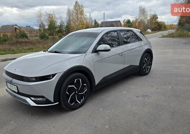 Серый Хендай Ioniq 5, объемом двигателя 0 л и пробегом 43 тыс. км за 24800 $, фото 2 на Automoto.ua