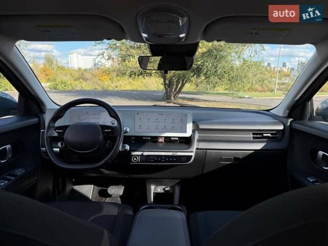 Серый Хендай Ioniq 5, объемом двигателя 0 л и пробегом 90 тыс. км за 23500 $, фото 41 на Automoto.ua