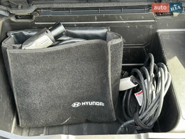 Серый Хендай Ioniq 5, объемом двигателя 0 л и пробегом 185 тыс. км за 23900 $, фото 52 на Automoto.ua