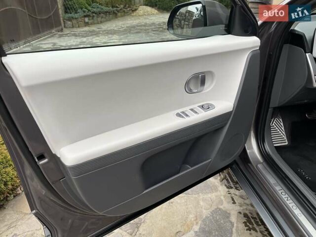 Серый Хендай Ioniq 5, объемом двигателя 0 л и пробегом 55 тыс. км за 24999 $, фото 35 на Automoto.ua